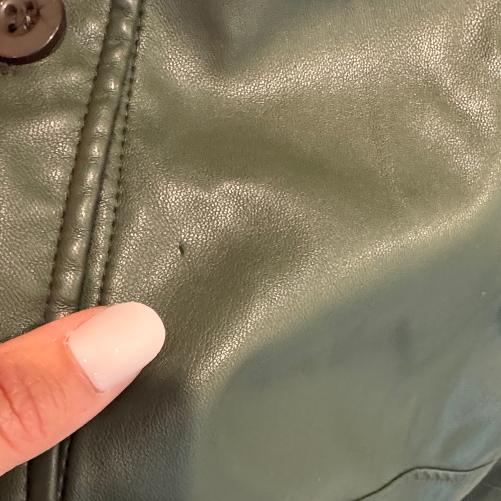 Badgley Mischka Gigi Oversized Olive Vegan Leather Button-Up Shirt Jacket M - Picture 3 of 4